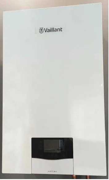 Котел конденсаційний газовий Vaillant ecoTEC plus VU 25 CS/1-5 (N-INT2) 0010043963 фото